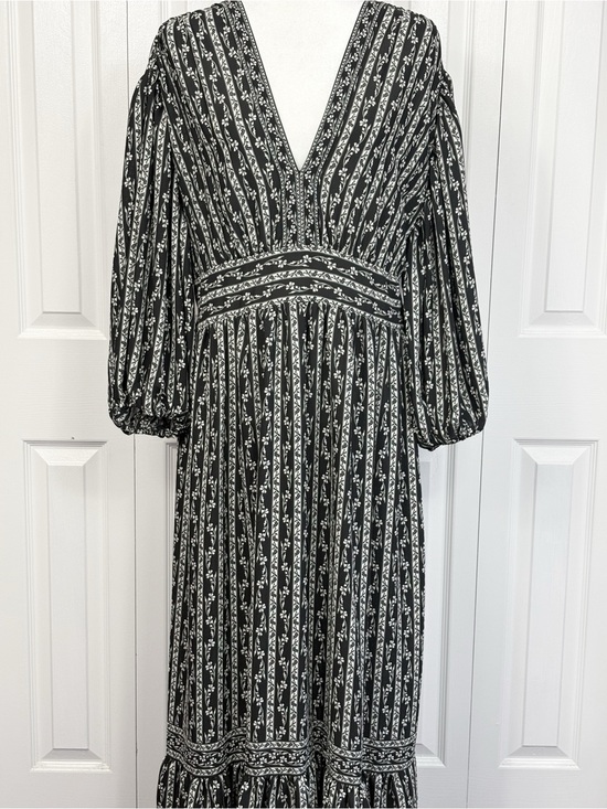Max Studio Dresses & Skirts - Max Studio London Black & White Print Sheer V-Neck Puff Sleeve Maxi Dress